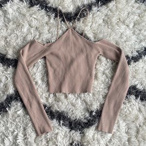 Long sleeve crop top.